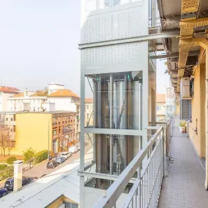 Modern In Next To Metro M5 - Sarca 73 Milano